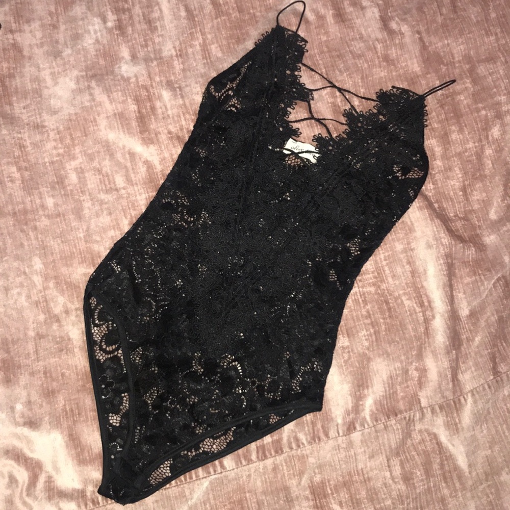 LACE BODYSUIT